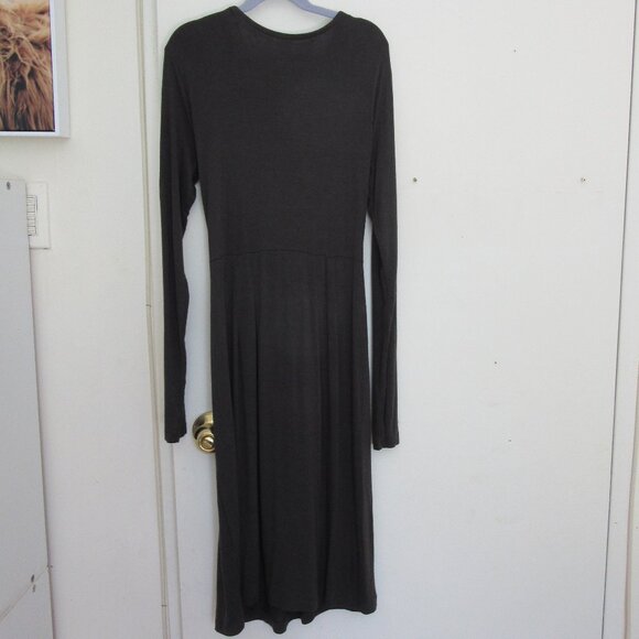 Island Trotters Long Sleeve Dress - Oliver Green - Stretch - Drapey Viscose - Picture 7 of 10
